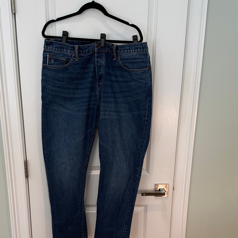 Todd Snyder

STRAIGHT FIT SELVEDGE JEAN IN MID-BLUE WASH